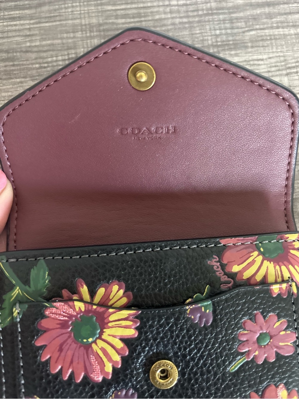EUC Coach Leather Wyn Wallet in Printed Floral - Picture 8 of 13